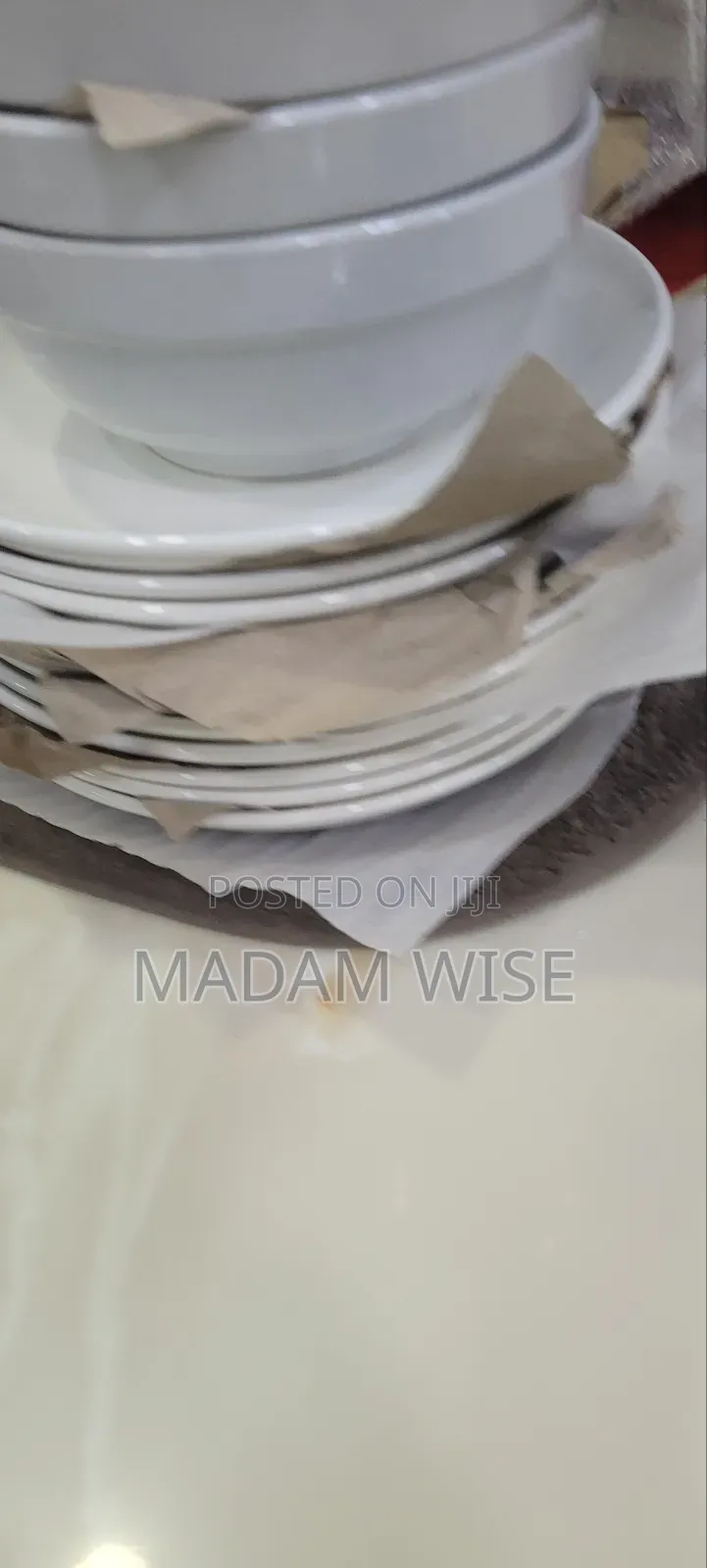 Dish . Quality Dinnerware Set . (Ceramic)