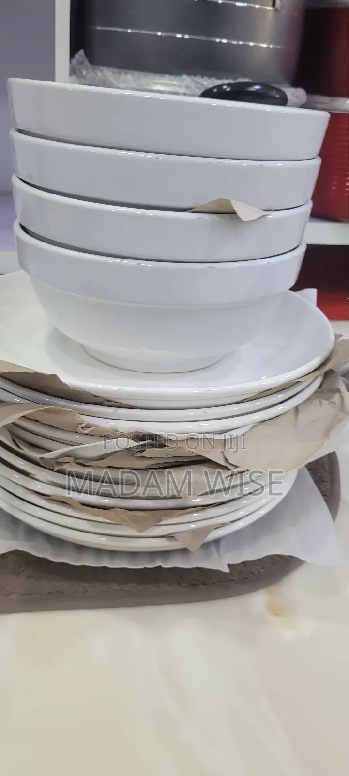Dish . Quality Dinnerware Set . (Ceramic)