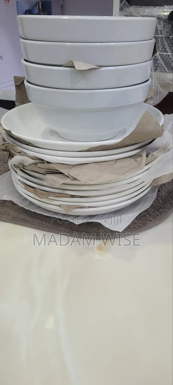 Dish . Quality Dinnerware Set . (Ceramic)