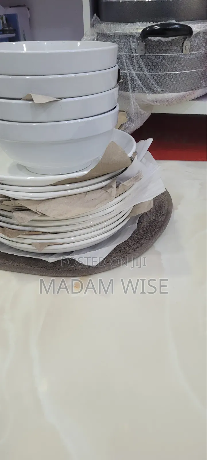 Dish . Quality Dinnerware Set . (Ceramic)