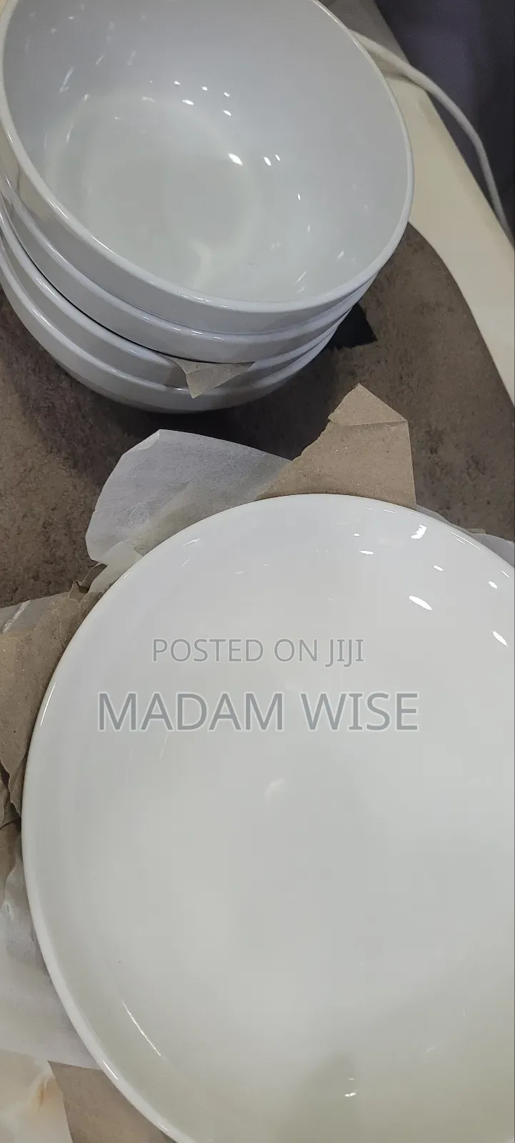 Dish . Quality Dinnerware Set . (Ceramic)