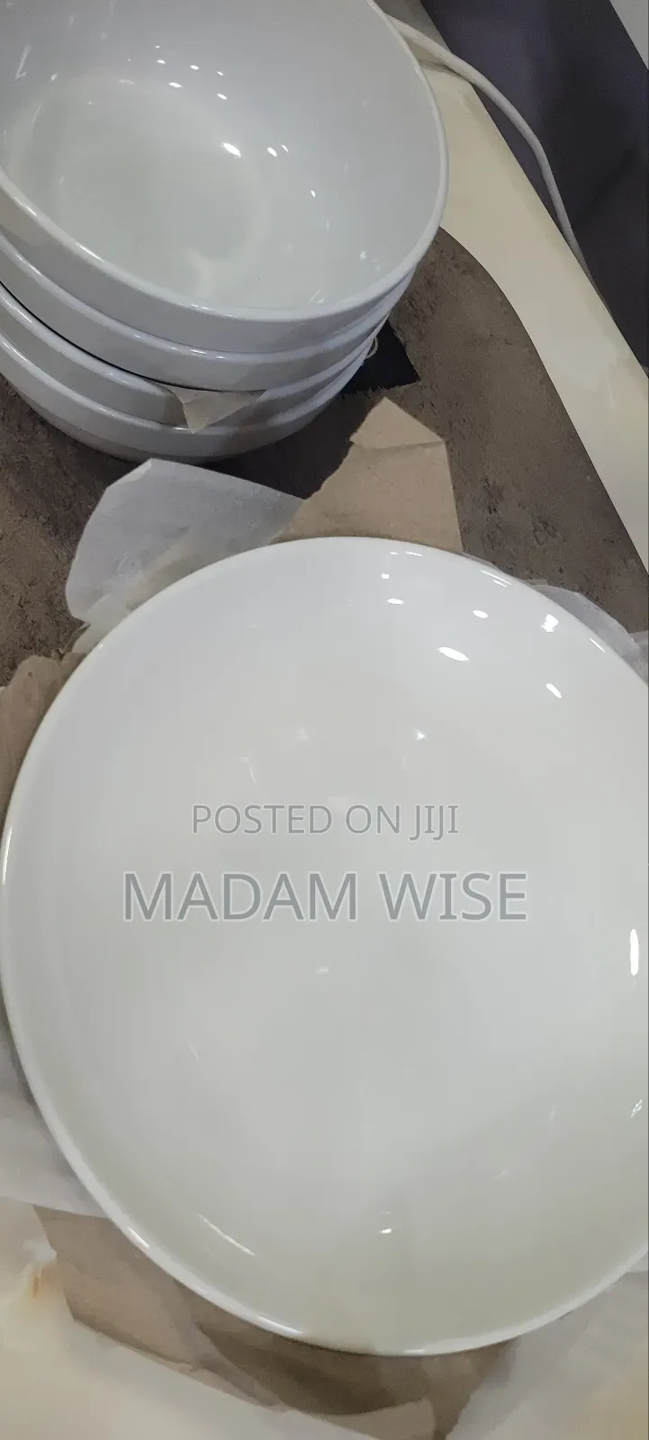 Dish . Quality Dinnerware Set . (Ceramic)