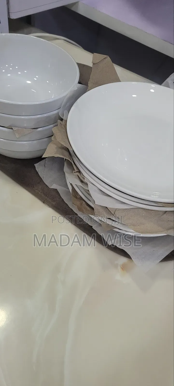 Dish . Quality Dinnerware Set . (Ceramic)
