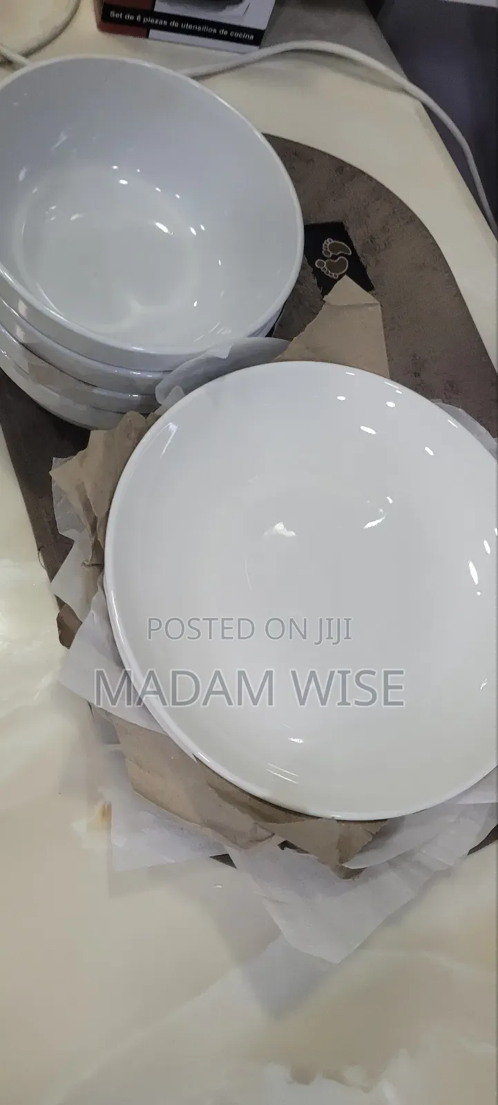 Dish . Quality Dinnerware Set . (Ceramic)