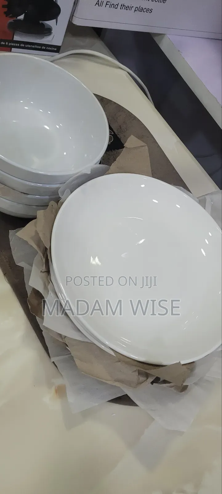 Dish . Quality Dinnerware Set . (Ceramic)