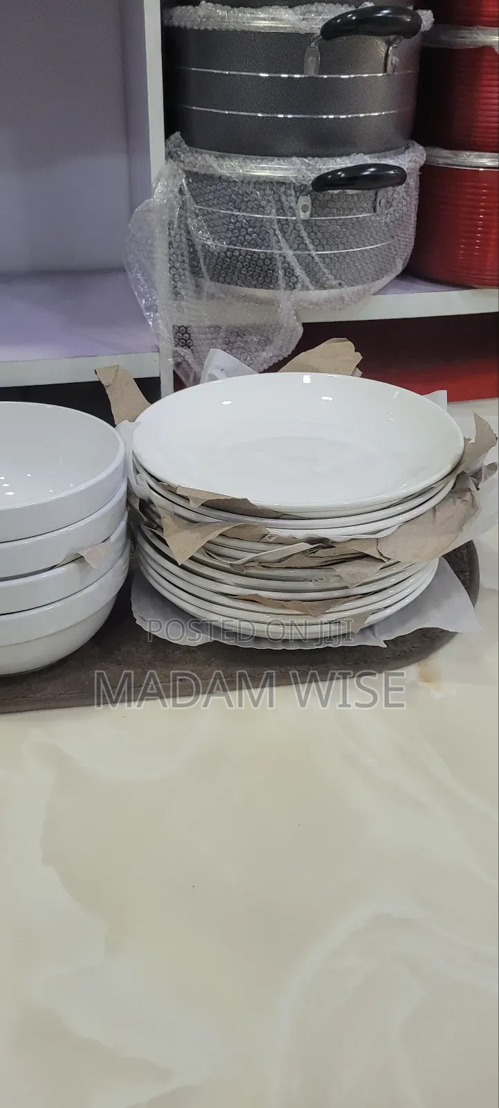 Dish . Quality Dinnerware Set . (Ceramic)