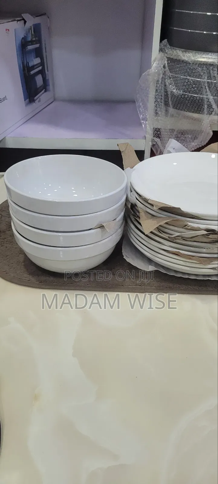 Dish . Quality Dinnerware Set . (Ceramic)