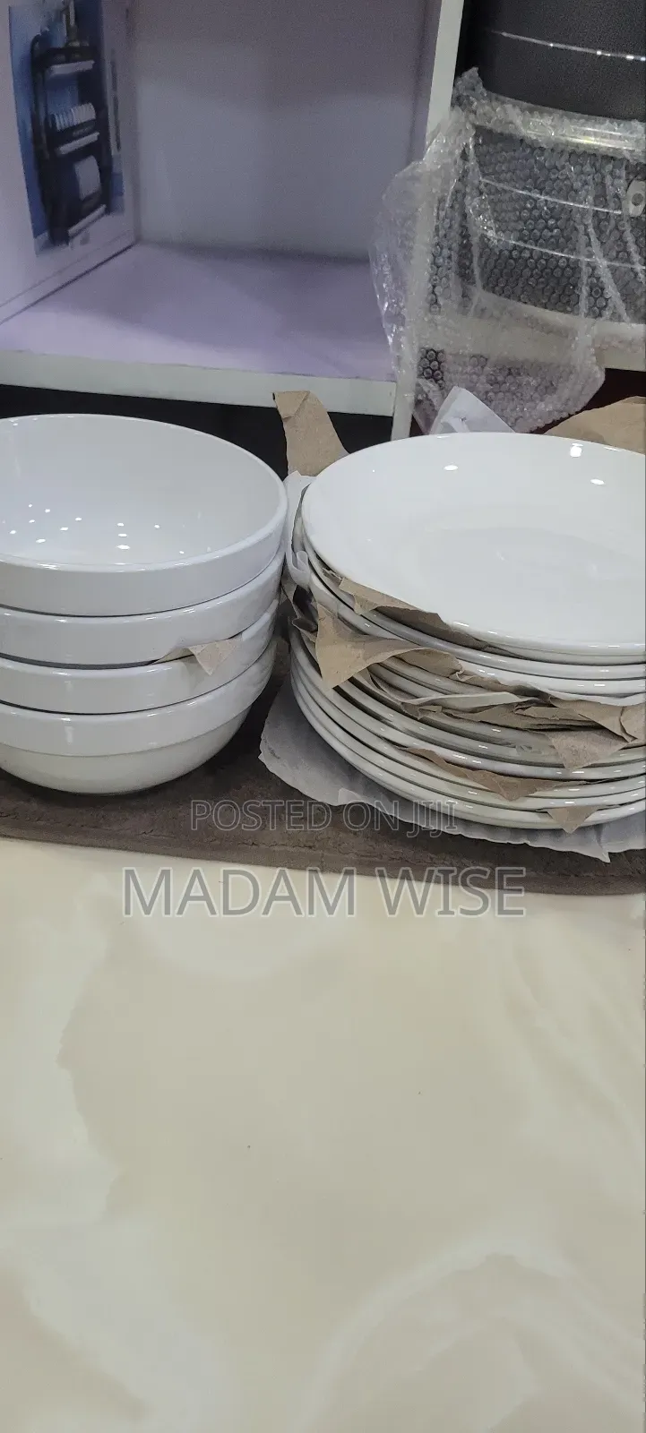 Dish . Quality Dinnerware Set . (Ceramic)
