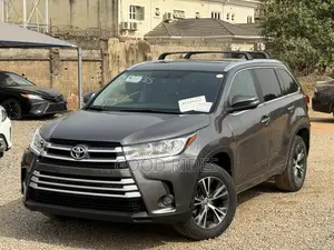 Toyota Highlander XLE 4x4 V6 (3.5L 6cyl 8A) 2017 Gray