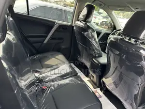 Toyota RAV4 XLE AWD (2.5L 4cyl 6A) 2016 Silver