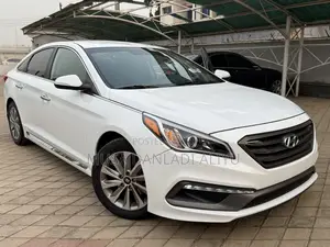 Hyundai Sonata Sport 2.0T Sedan FWD (2.0L 4cyl 6A) 2016 Off white