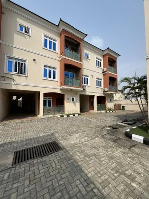 4bdrm Duplex in Agungi for rent