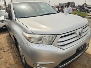 Toyota Highlander Limited 2011 Silver
