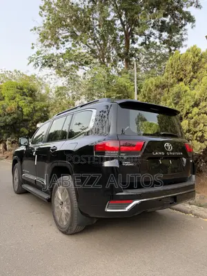 New Toyota Land Cruiser LC300 2025 Black