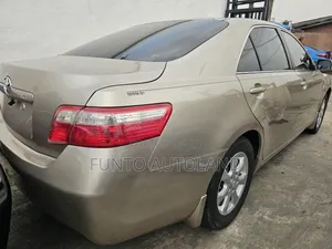 Toyota Camry SE 4dr Sedan (2.4L 4cyl 5A) 2009 Gold