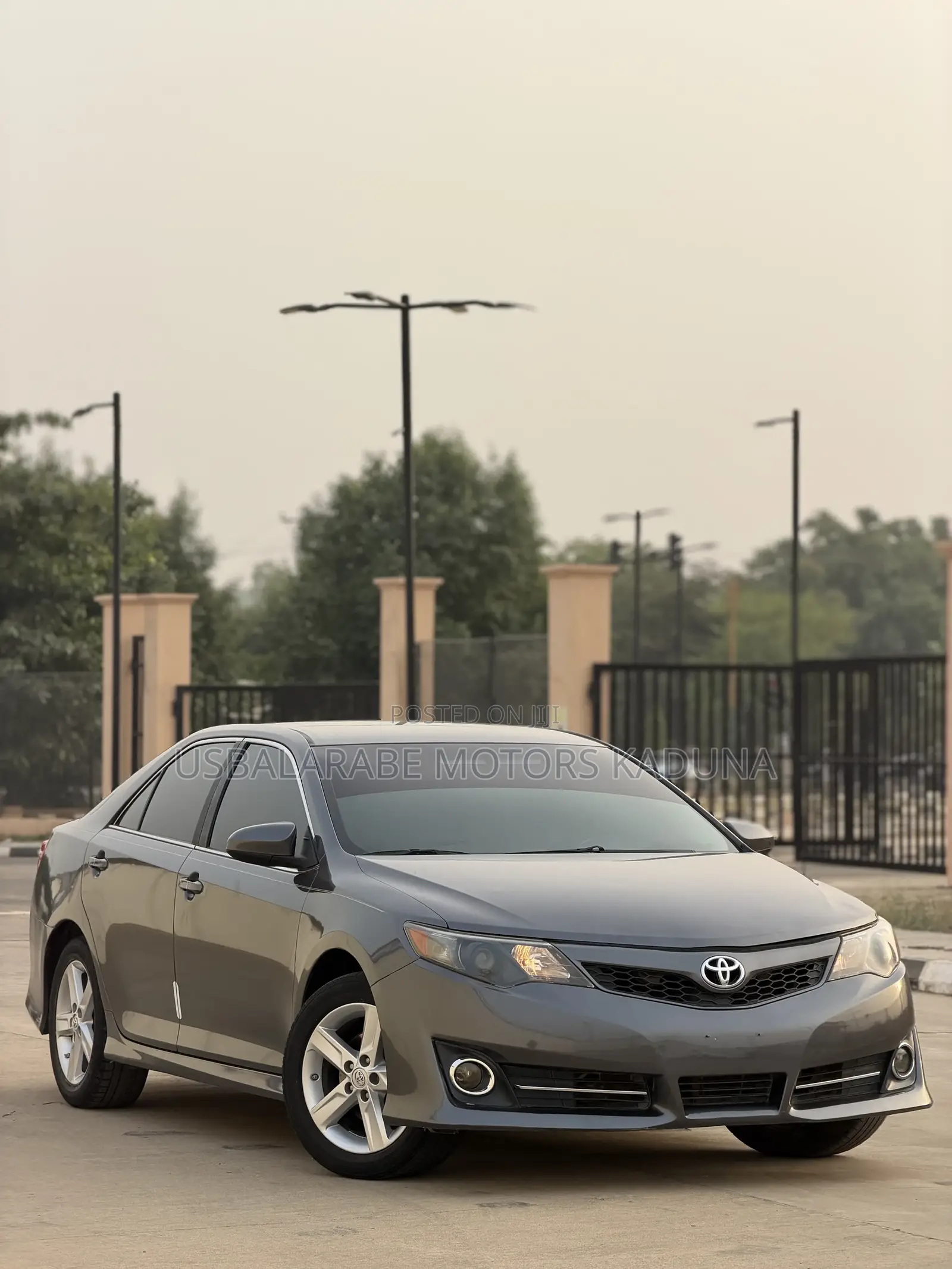 2013 Toyota Camry SE 4dr Sedan (2.5L 4cyl 6A)