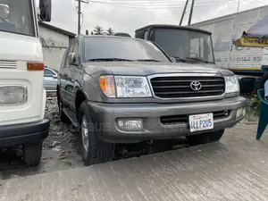 Toyota Land Cruiser 2004 Gray