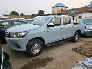 Toyota Hilux 2018 Teal