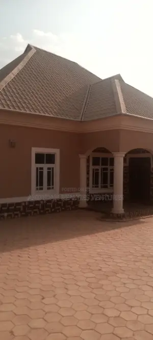 3bdrm Bungalow in Jos for rent