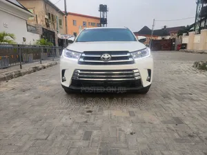 Toyota Highlander XLE 4x4 V6 (3.5L 6cyl 8A) 2017 White