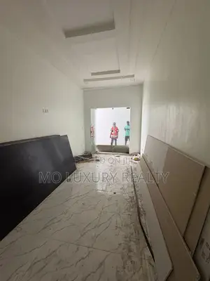 Shop Space 24sqm - 20sqm