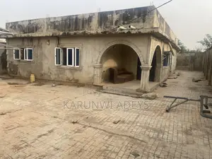 3bdrm House in Ifesowapo, Ido for sale