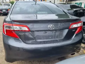 Toyota Camry SE 4dr Sedan (2.5L 4cyl 6A) 2014 Gray