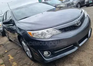 Toyota Camry SE 4dr Sedan (2.5L 4cyl 6A) 2014 Gray