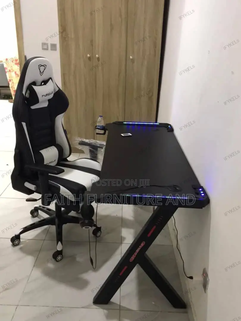 Gamy Chair and Table