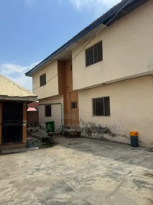 3bdrm Block of Flats in Lakowe for sale