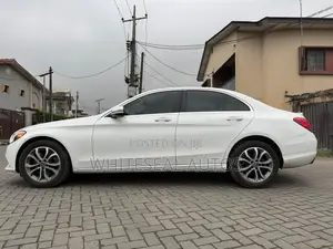Mercedes-Benz C300 Luxury 4matic Sedan AWD (2.0L 4cyl 7A) 2017 White