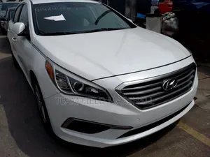 Hyundai Sonata SE 4dr Sedan (2.4L 4cyl 6A) 2015 White