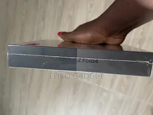 New Samsung Galaxy Z Fold4 256 GB Gold