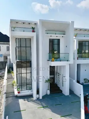 5bdrm Duplex in Chevron for sale