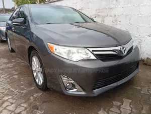 Toyota Camry XLE 4dr Sedan (2.5L 4cyl 6A) 2012 Gray