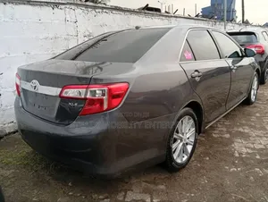 Toyota Camry XLE 4dr Sedan (2.5L 4cyl 6A) 2012 Gray