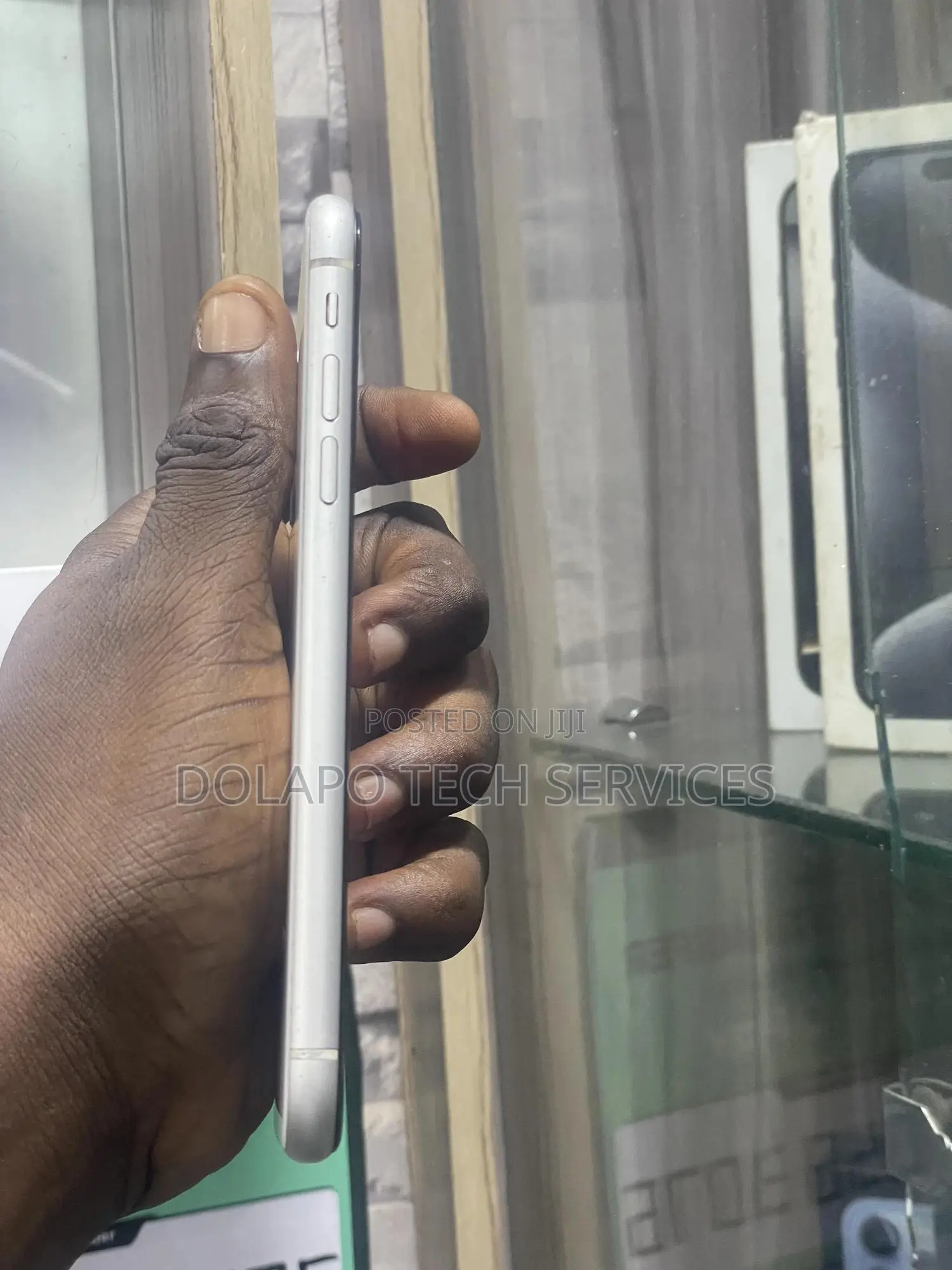 Apple iPhone XR 64 GB White