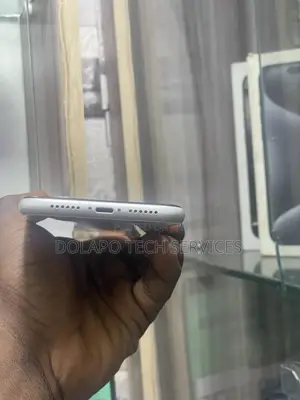 Apple iPhone XR 64 GB White