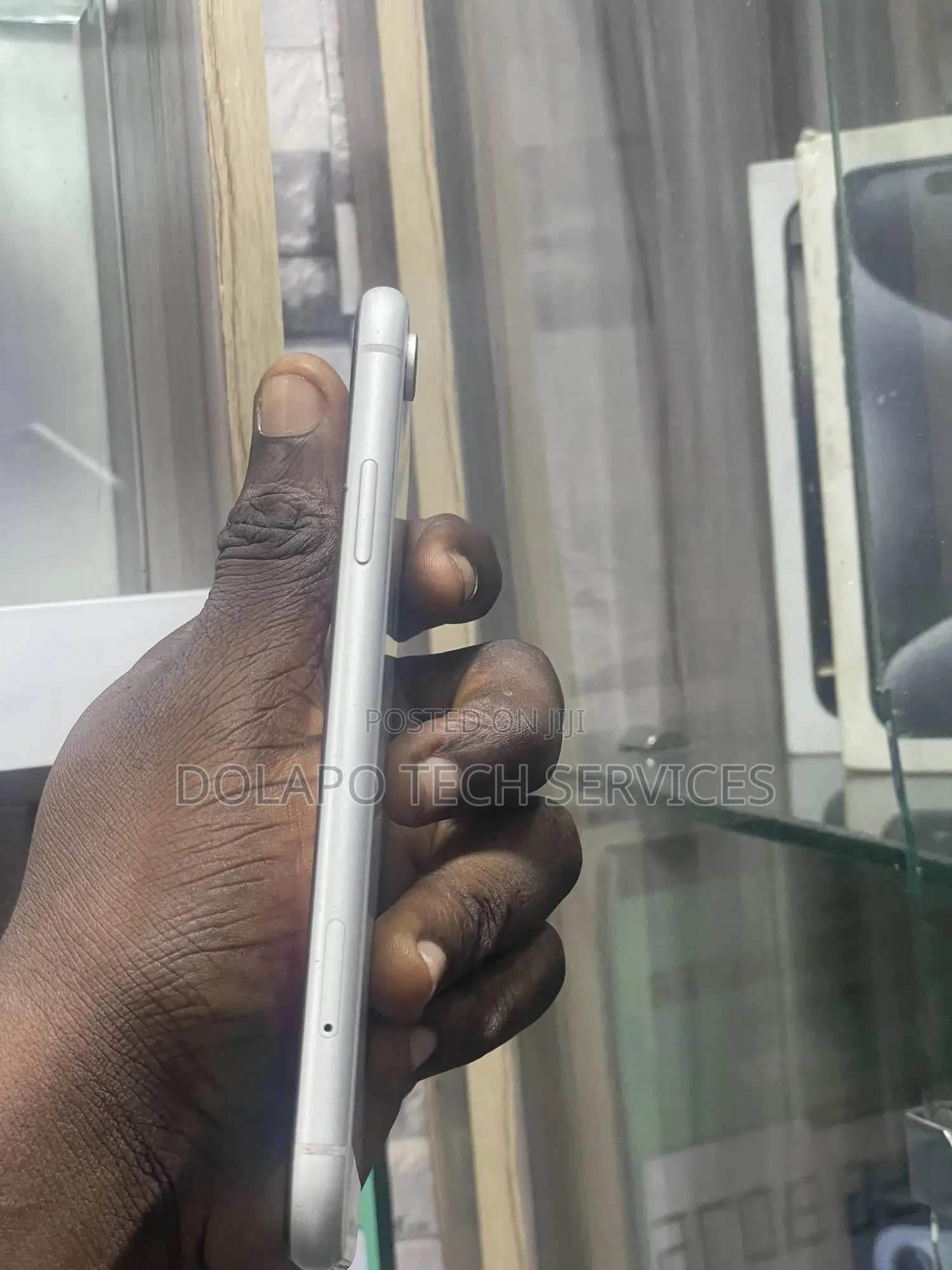 Apple iPhone XR 64 GB White