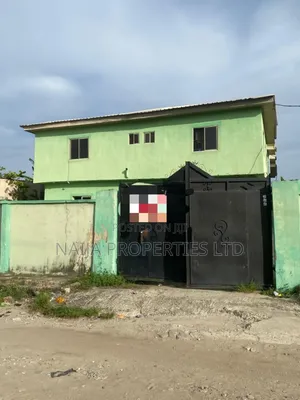 3bdrm Block of Flats in Lakowe for sale