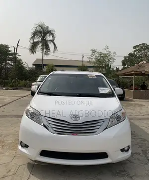 Toyota Sienna 2012 White