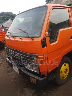Toyota Dyna 200 Normal Hand 2rz Petrol Truck