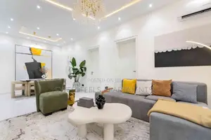 Queen of Spades Avant-Garde 2 Bedroom