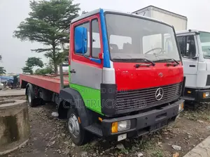 Mercedes Benz 814 Flat Bed Truck