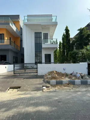 5bdrm Duplex in Chevron for sale
