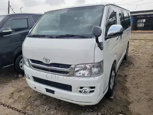 Toyota HiAce 2013 White