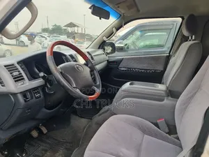 Toyota HiAce 2013 White