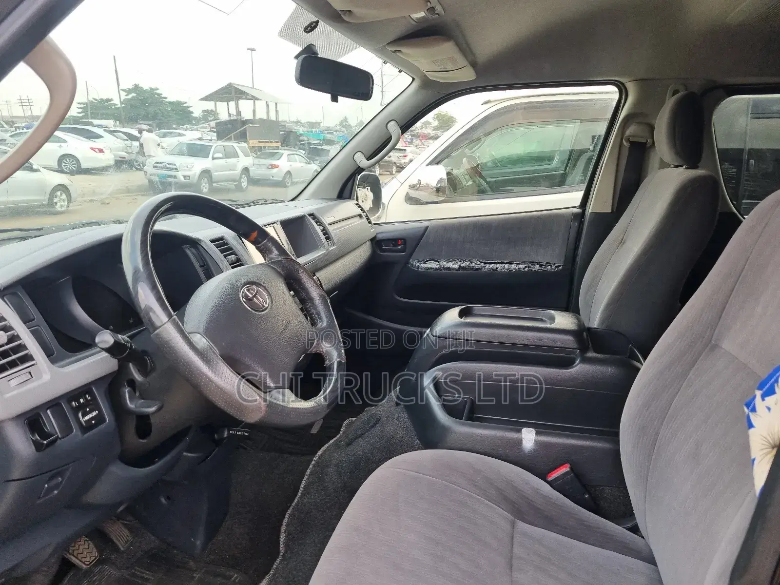 Toyota HiAce 2012 Black