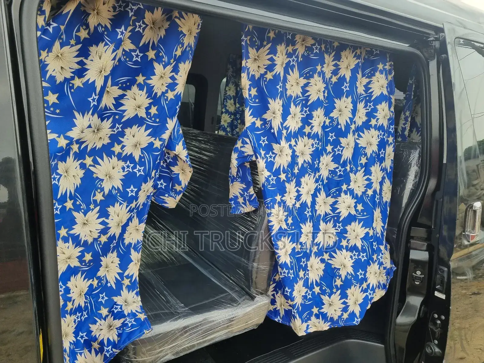 Toyota HiAce 2012 Black