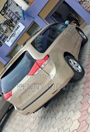 Toyota Sienna LE 7 Passenger Mobility 2012 Gold